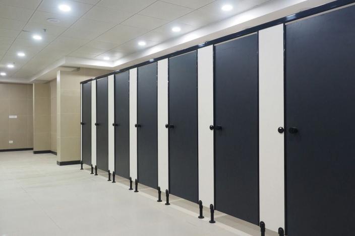 nylon-changeroom-partitions-4